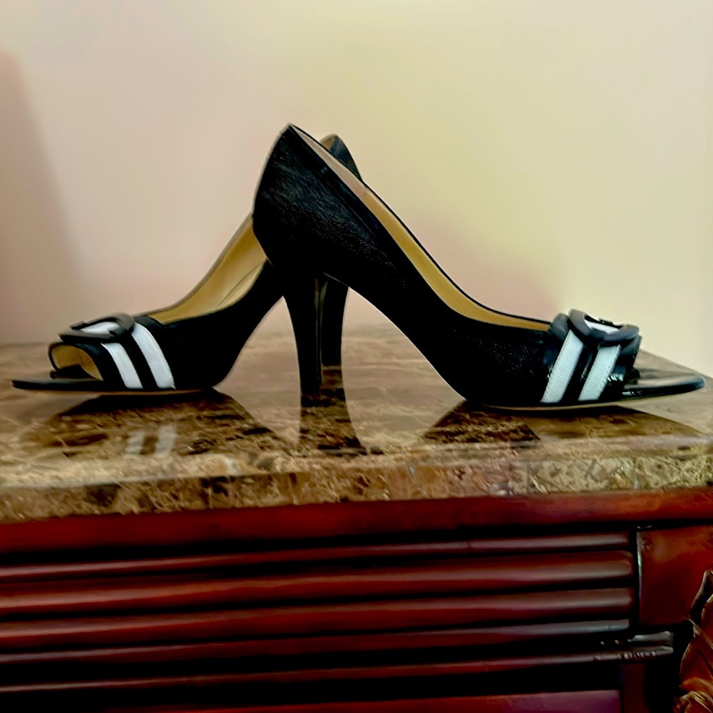 Oscar de Lorente open toe pump